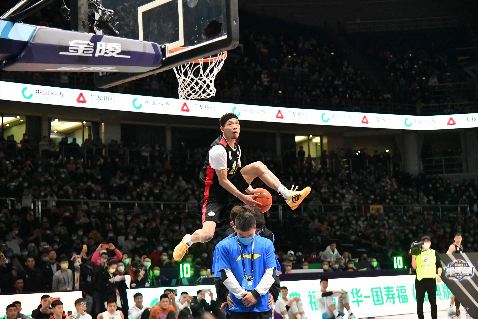 亮相查尔斯 亮相查尔斯